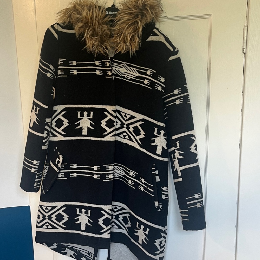 Black and White Patterned Coat with Faux Fur Collar